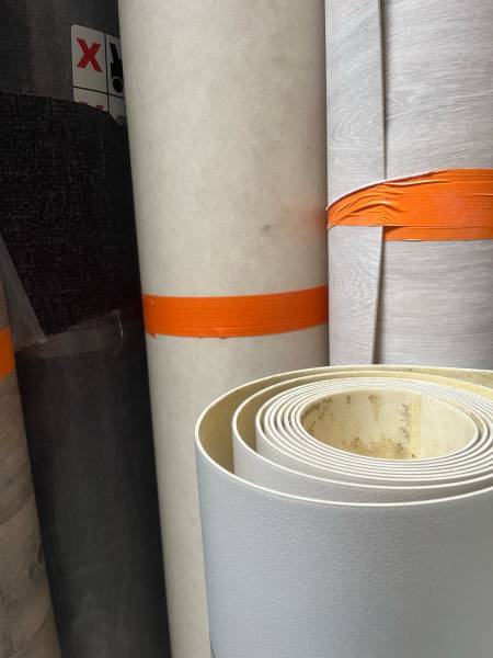 Rouleaux de sols souples PVC dans l'atelier Astor Décor